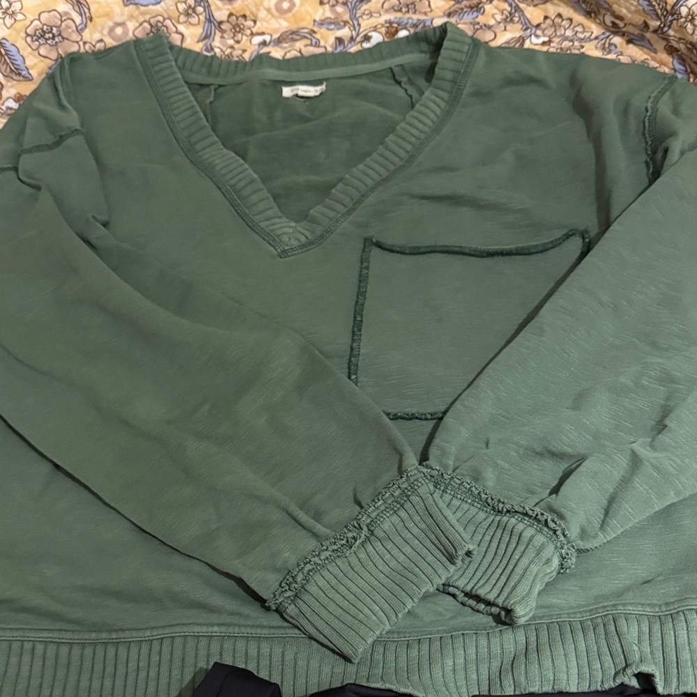 Pilcro Women's Green V-Neck Sweater
